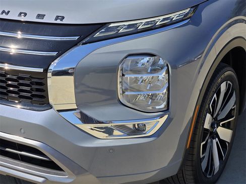 New 2025 Mitsubishi Outlander SEL image 6