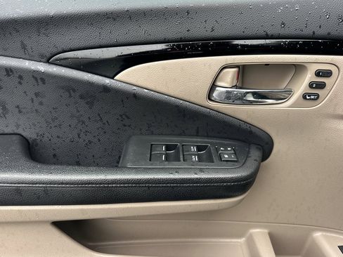 Used 2017 Honda Pilot Touring image 10