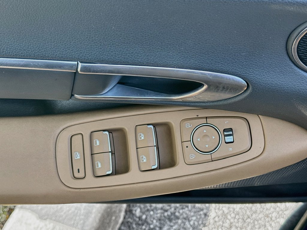 Used 2020 Hyundai Sonata SEL w/ Premium Package FWD image 18