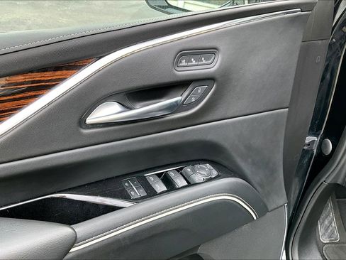 Used 2023 Cadillac Escalade Premium Luxury image 19