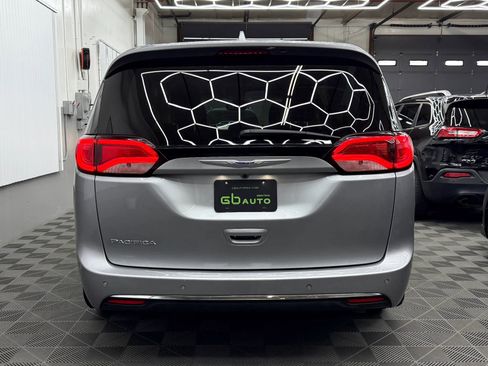 Used 2019 Chrysler Pacifica Touring Plus w/ Advanced Safetytec Group image 3