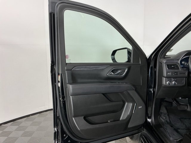 Used 2023 GMC Yukon XL SLT w/ SLT Premium Package AWD/4WD image 12