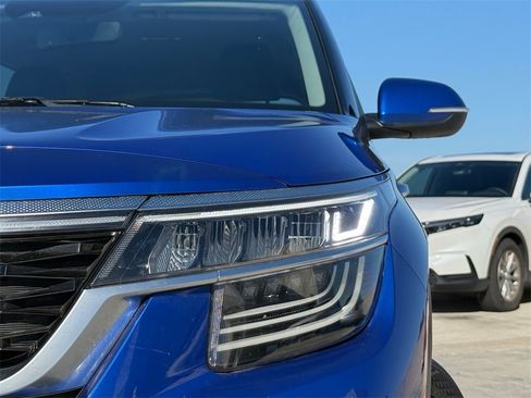 Used 2023 Kia Seltos SX image 3