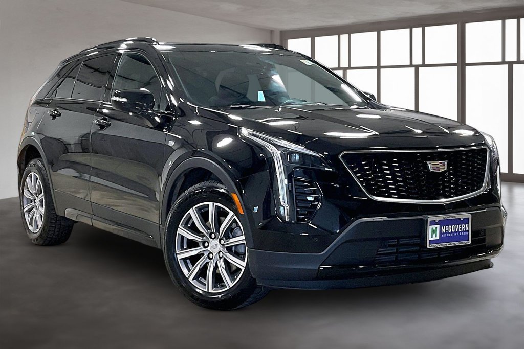 Used 2023 Cadillac XT4 Sport w/ Cold Weather Package AWD/4WD image 3