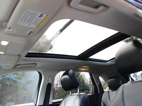 Used 2016 Ford Edge Titanium image 10