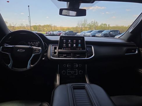 Certified 2021 Chevrolet Suburban Z71 w/ Z71 Signature Package AWD/4WD image 11