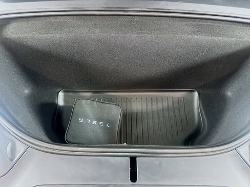 Used 2022 Tesla Model X image 33