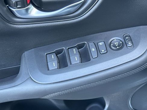 Certified 2025 Honda HR-V LX image 14