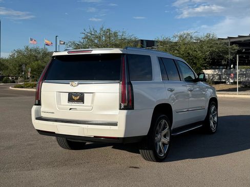 Used 2016 Cadillac Escalade Luxury AWD/4WD image 4