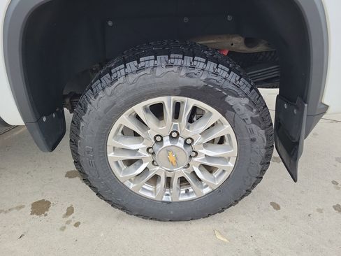 Used 2022 Chevrolet Silverado 2500 High Country w/ Z71 Off-Road Package image 26