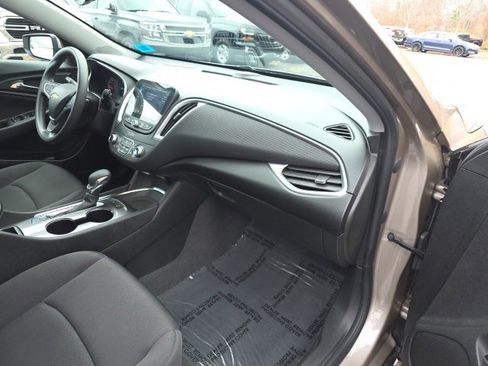 Used 2024 Chevrolet Malibu LT image 9
