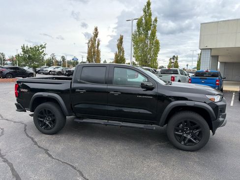 Used 2024 Chevrolet Colorado Trail Boss w/ Technology Package AWD/4WD image 4