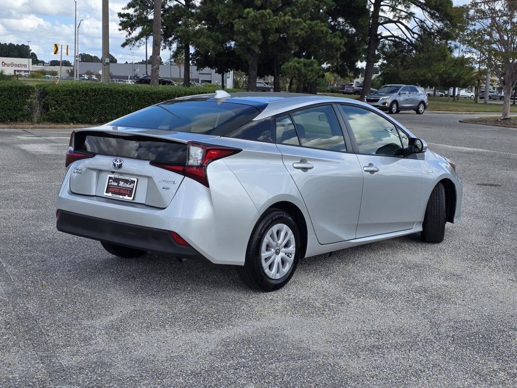 Used 2022 Toyota Prius L Eco FWD image 5