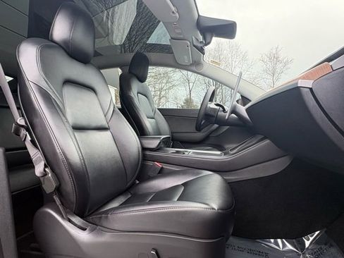 Used 2022 Tesla Model Y Performance image 28