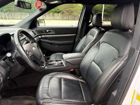 Used 2018 Ford Explorer XLT w/ Equipment Group 202A AWD/4WD image 19
