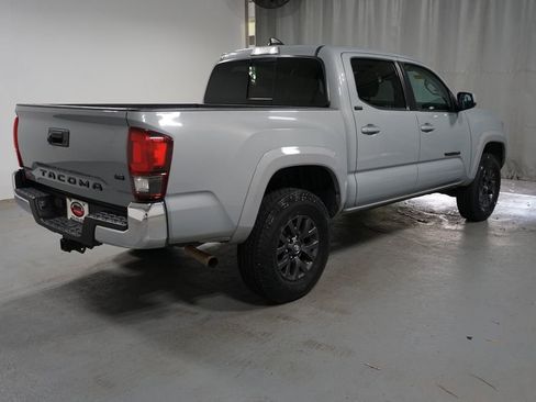 Used 2020 Toyota Tacoma SR5 RWD image 9