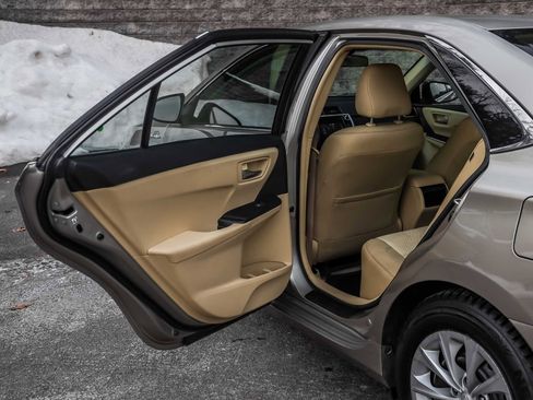 Used 2015 Toyota Camry LE image 20