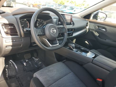 Used 2022 Nissan Rogue SV FWD image 9
