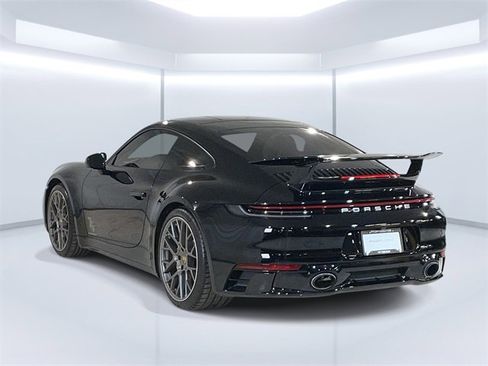 Used 2023 Porsche 911 Carrera image 3