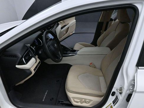 Used 2019 Toyota Camry LE FWD image 11