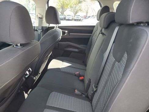 Used 2021 Kia Sorento LX image 9