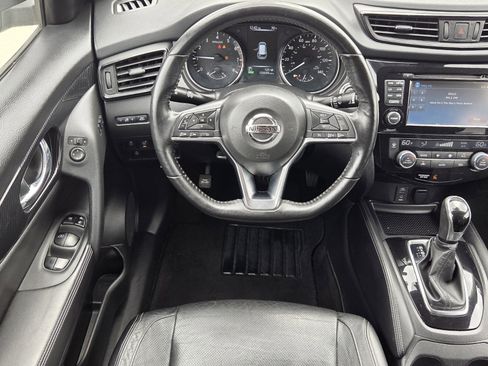 Used 2017 Nissan Rogue SL image 6