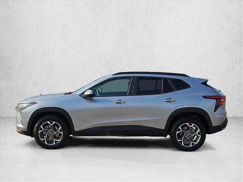 Certified 2025 Chevrolet Trax LT image 9