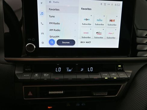 Used 2025 Toyota Camry SE image 15