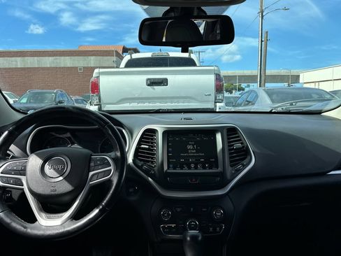 Used 2018 Jeep Cherokee Latitude Plus FWD image 14