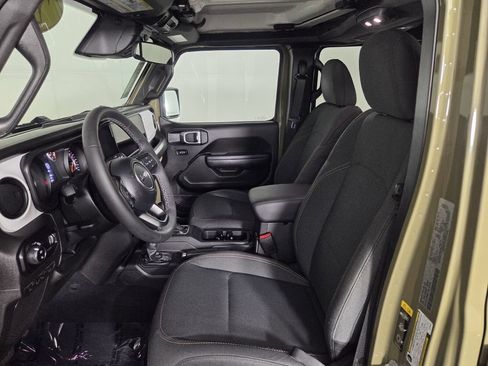 Used 2026 Jeep Gladiator Sport AWD/4WD image 9