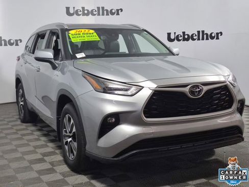 Used 2022 Toyota Highlander XLE AWD/4WD image 1