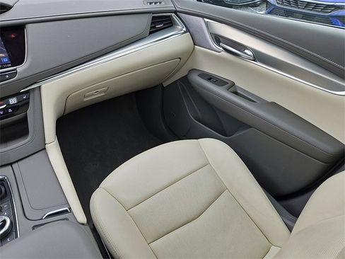 Certified 2022 Cadillac XT5 Premium Luxury image 21