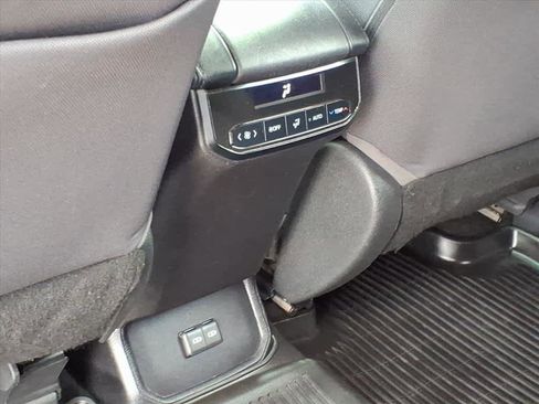 Used 2023 Toyota Highlander LE image 23