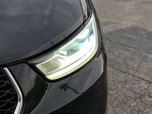 Used 2023 Chrysler Pacifica Touring-L FWD image 9