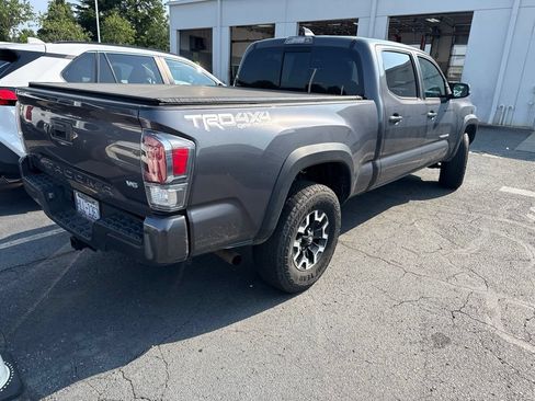 Used 2022 Toyota Tacoma TRD Off-Road w/ Technology Package AWD/4WD image 8