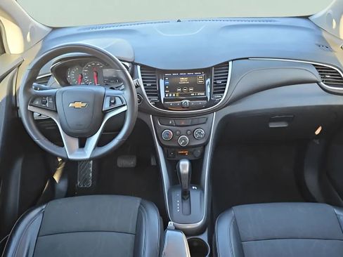 Used 2020 Chevrolet Trax LT w/ LT Convenience Package image 34