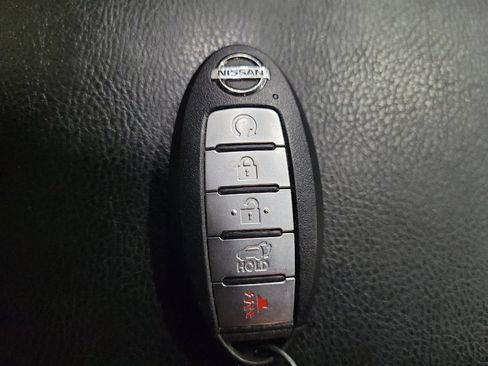 Used 2020 Nissan Pathfinder SL AWD/4WD image 32