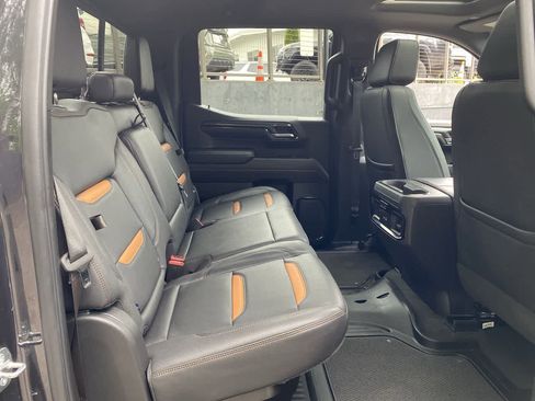 Used 2024 GMC Sierra 1500 AT4 w/ Technology Package AWD/4WD image 17