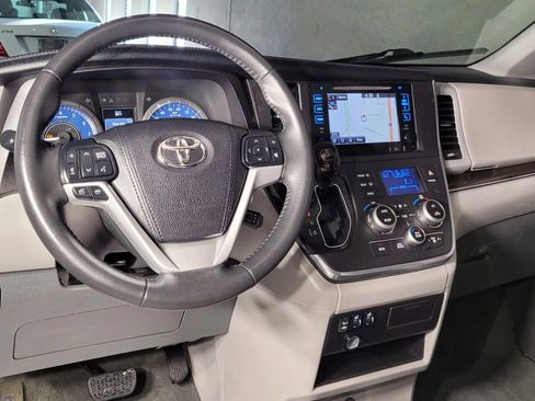 Used 2016 Toyota Sienna XLE image 24