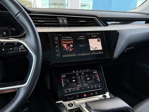 Used 2023 Audi e-tron Premium Plus w/ Premium Plus Package AWD/4WD image 49