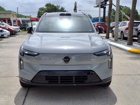 Used 2025 Volvo EX90 Ultra image 2