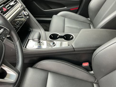 Used 2025 Genesis G70 2.5T image 13