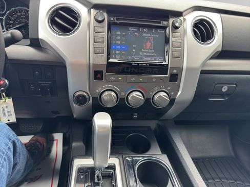 Used 2019 Toyota Tundra SR5 w/ SR5 Upgrade Package AWD/4WD image 31