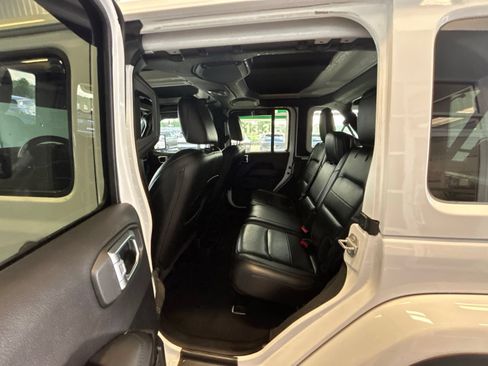 Used 2020 Jeep Wrangler Unlimited Sahara AWD/4WD image 15