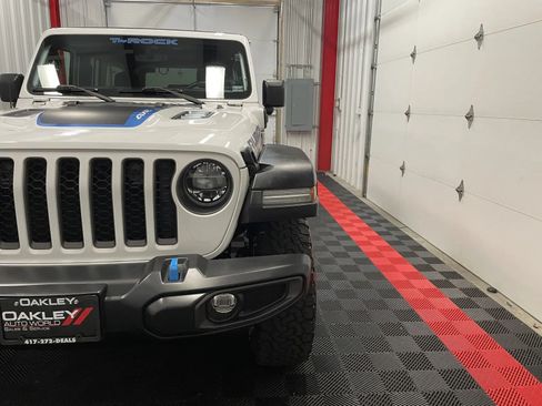 Used 2022 Jeep Wrangler Unlimited Rubicon 4xe AWD/4WD image 11