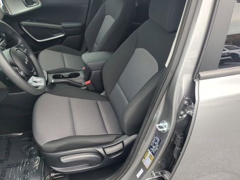 Used 2025 Kia Soul LX w/ LX Technology Package FWD image 20
