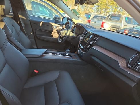 Used 2024 Volvo XC60 T8 Plus image 8