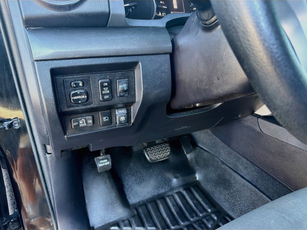 Used 2018 Toyota Tundra SR5 w/ SR5 Upgrade Package RWD image 10