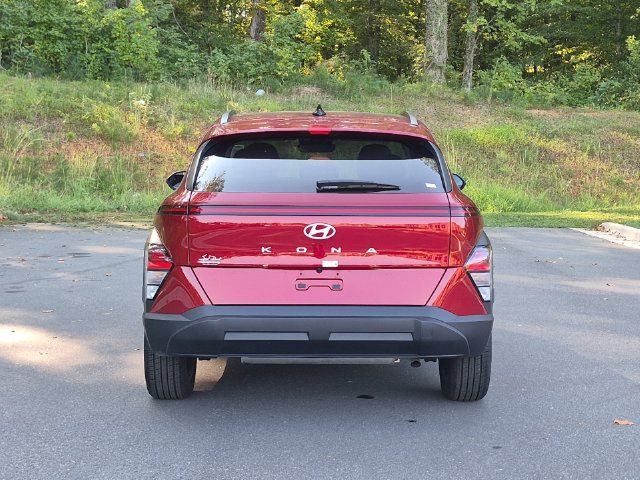 Used 2025 Hyundai Kona SEL FWD image 4