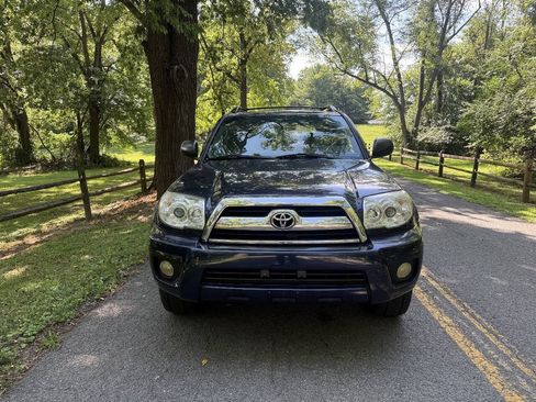Used 2006 Toyota 4Runner SR5 AWD/4WD image 4